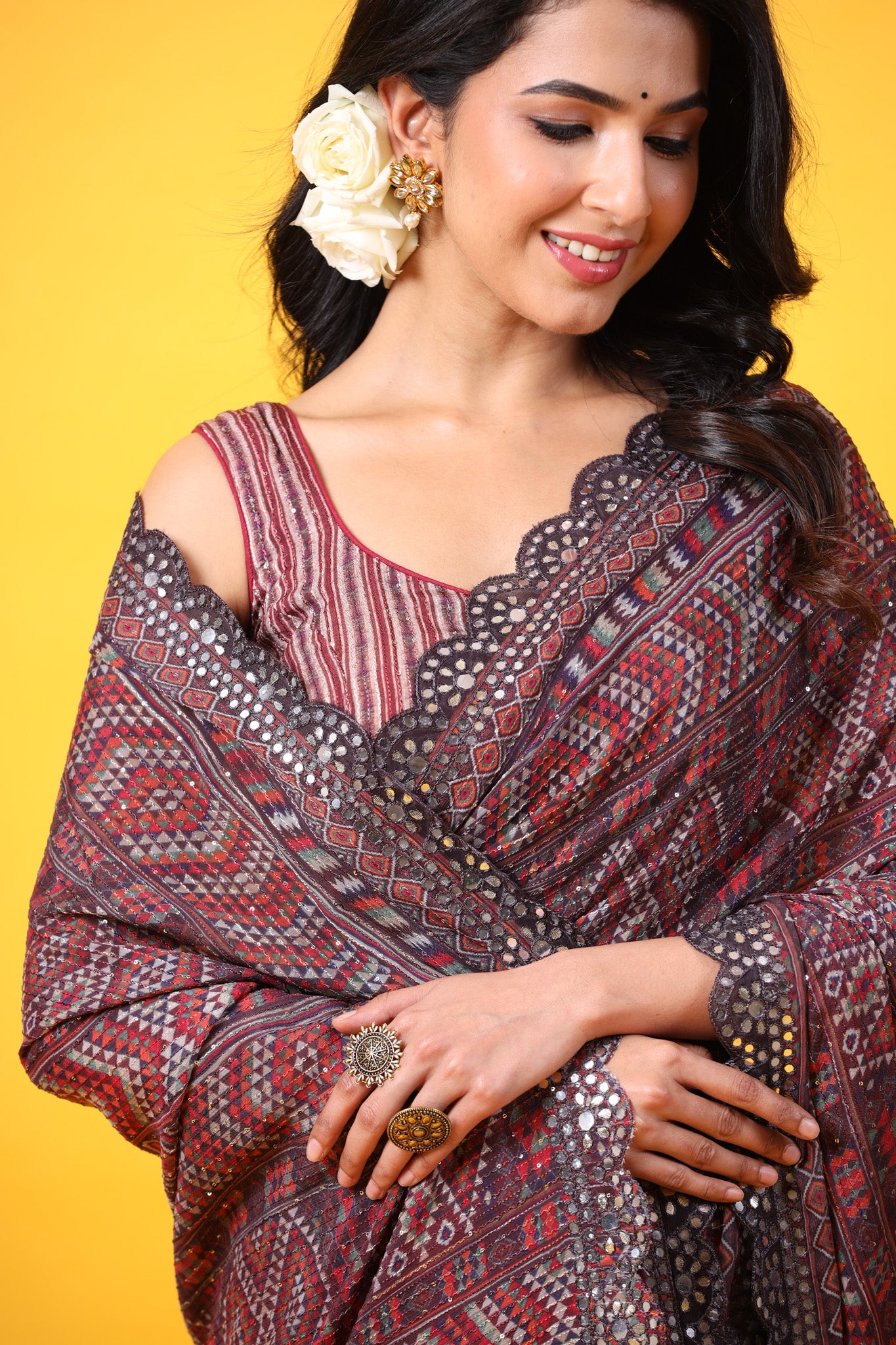 Buy multicolor printed georgette saree online in USA with scalloped border. Make a fashion statement at weddings with stunning designer sarees, embroidered sarees with blouse, wedding sarees, handloom sarees from Pure Elegance Indian fashion store in USA.-closeup