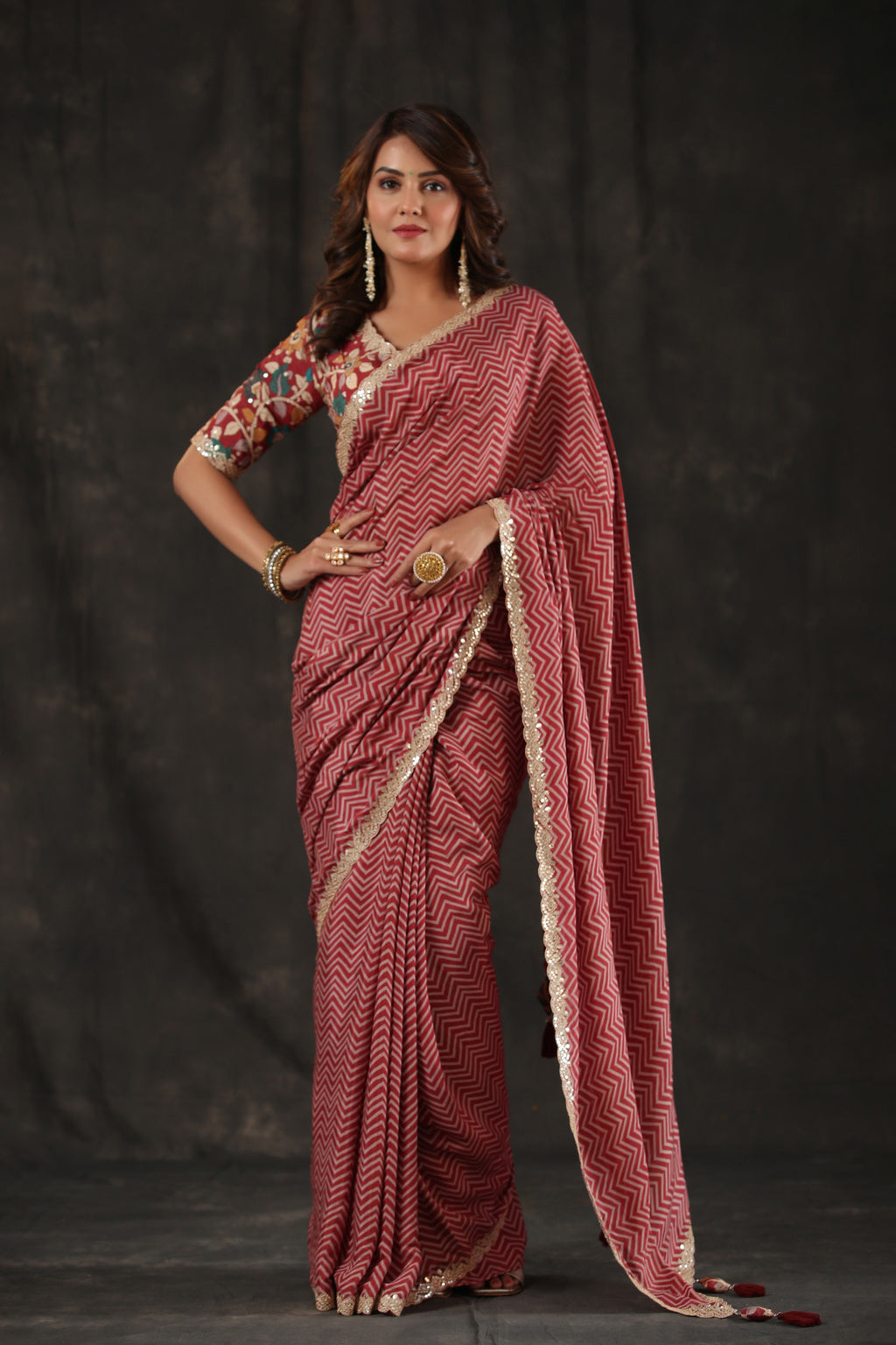 Buy pink chevron print crepe saree online in USA with scalloped border. Make a fashion statement at weddings with stunning designer sarees, embroidered sarees with blouse, wedding sarees, handloom sarees from Pure Elegance Indian fashion store in USA.-full view