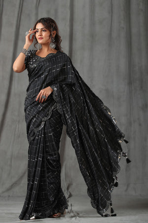 Buy black printed crepe saree online in USA with scalloped border. Make a fashion statement at weddings with stunning designer sarees, embroidered sarees with blouse, wedding sarees, handloom sarees from Pure Elegance Indian fashion store in USA.-pallu
