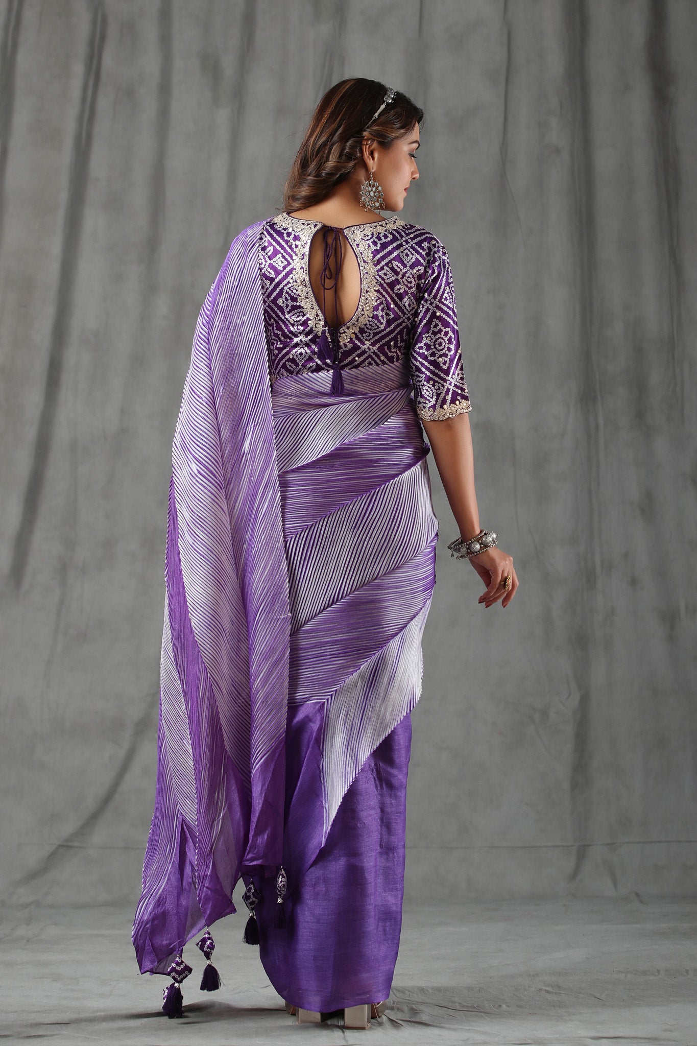 Buy lavender striped tussar silk saree online in USA with bandhej blouse. Make a fashion statement at weddings with stunning designer sarees, embroidered sarees with blouse, wedding sarees, handloom sarees from Pure Elegance Indian fashion store in USA.-back