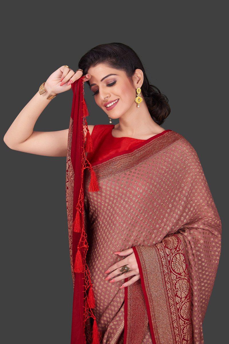 Buy charming dusty pink georgette Banarasi saree online in USA with red zari border. Shop beautiful Banarasi sarees, georgette sarees, pure muga silk sarees in USA from Pure Elegance Indian fashion boutique in USA. Get spoiled for choices with a splendid variety of Indian saris to choose from! Shop now.-closeup