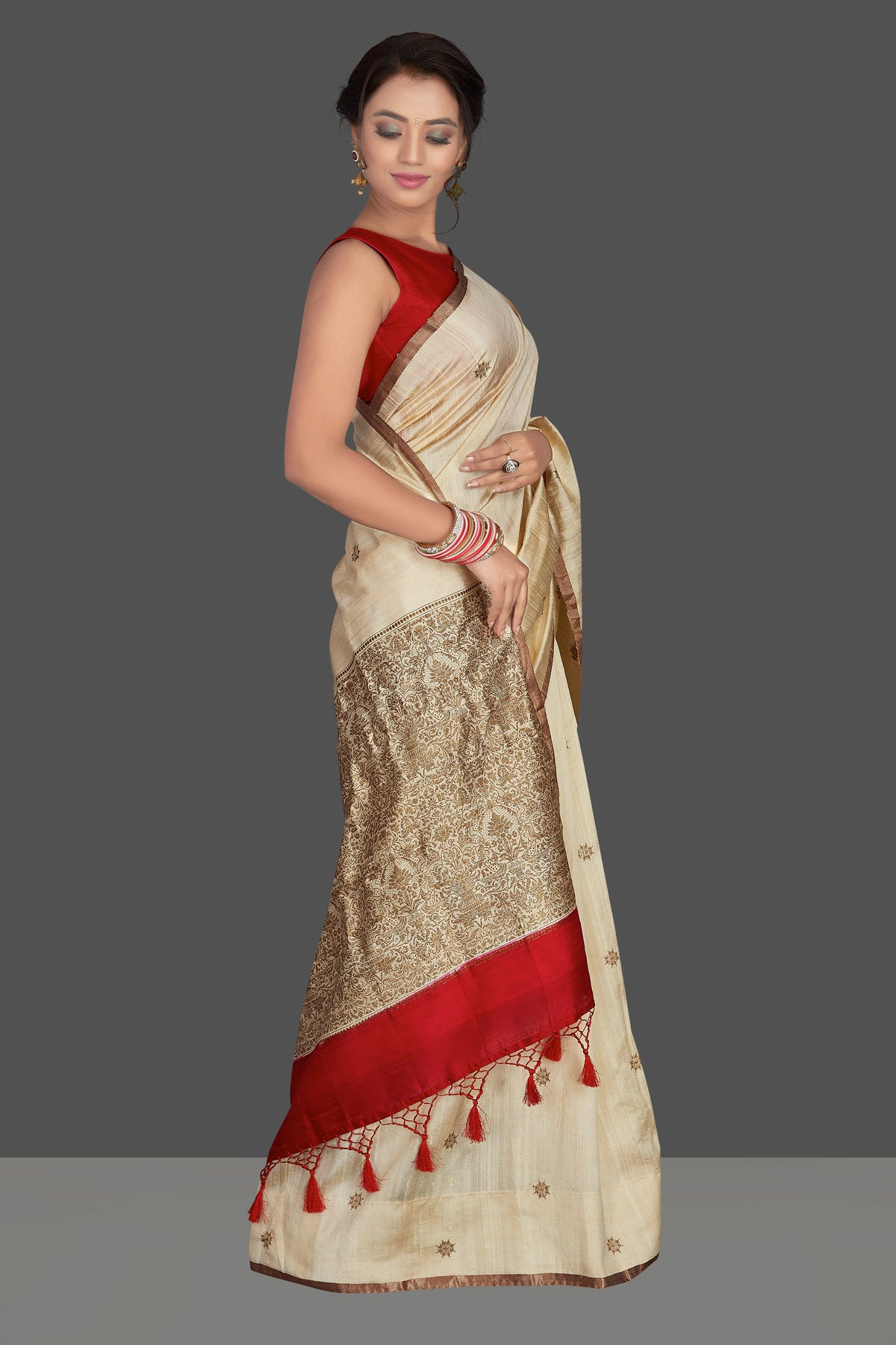 Shop elegant cream Banarasi silk sari online in USA with antique zari pallu. Keep it elegant with handwoven sarees, Banarasi silk sarees, soft silk sarees from Pure Elegance Indian fashion boutique in USA. We bring a especially curated collection of ethnic sarees for Indian women in USA under one roof!-right side