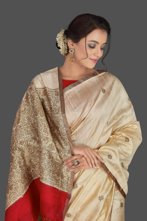 Shop elegant cream Banarasi silk sari online in USA with antique zari pallu. Keep it elegant with handwoven sarees, Banarasi silk sarees, soft silk sarees from Pure Elegance Indian fashion boutique in USA. We bring a especially curated collection of ethnic sarees for Indian women in USA under one roof!-closeup