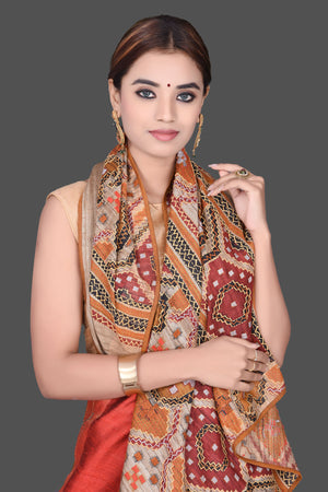 Buy beautiful brick red Kantha work raw silk sari online in USA. Shop beautiful silk sarees, hand embroidered saris, georgette sarees, designer sarees in USA from Pure Elegance Indian fashion store in USA. Shop online now.-closeup