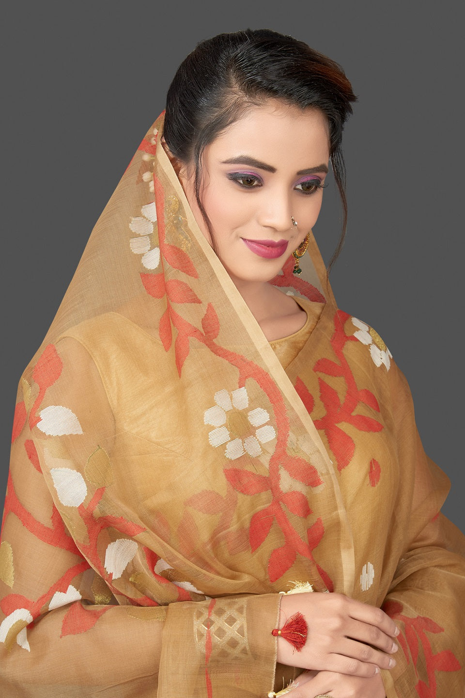 Buy gorgeous beige resham Jamdani sari online in USA. Flaunt Indian fashion in USA with a stunning collection of handwoven sarees, cotton saris, pure silk sarees, printed saris in USA from Pure Elegance Indian saree store in USA.-closeup