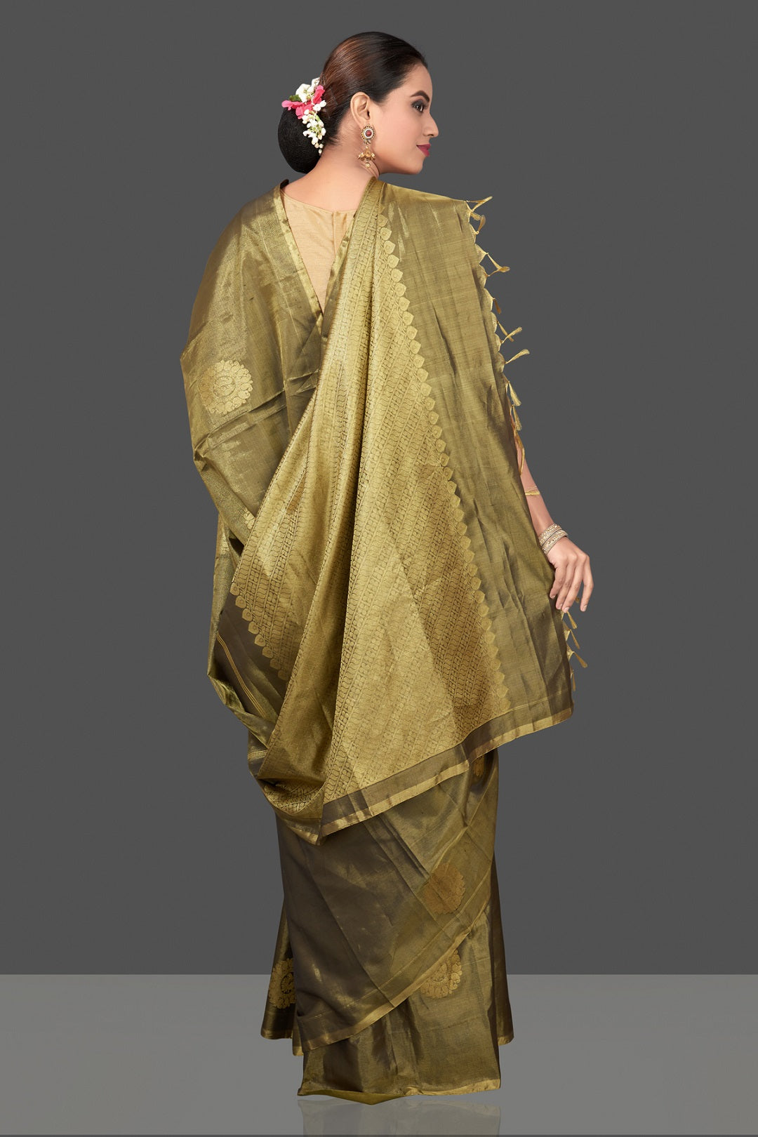 Buy gorgeous olive green handloom borderless Kanjivaram silk saree online in USA with golden zari buta. Be the center of attraction at weddings and festive occasions in the stunning handwoven silk sarees, Kanchipuram silk sarees, zari work sarees, Banarasi sarees from Pure Elegance Indian saree store in USA.-back