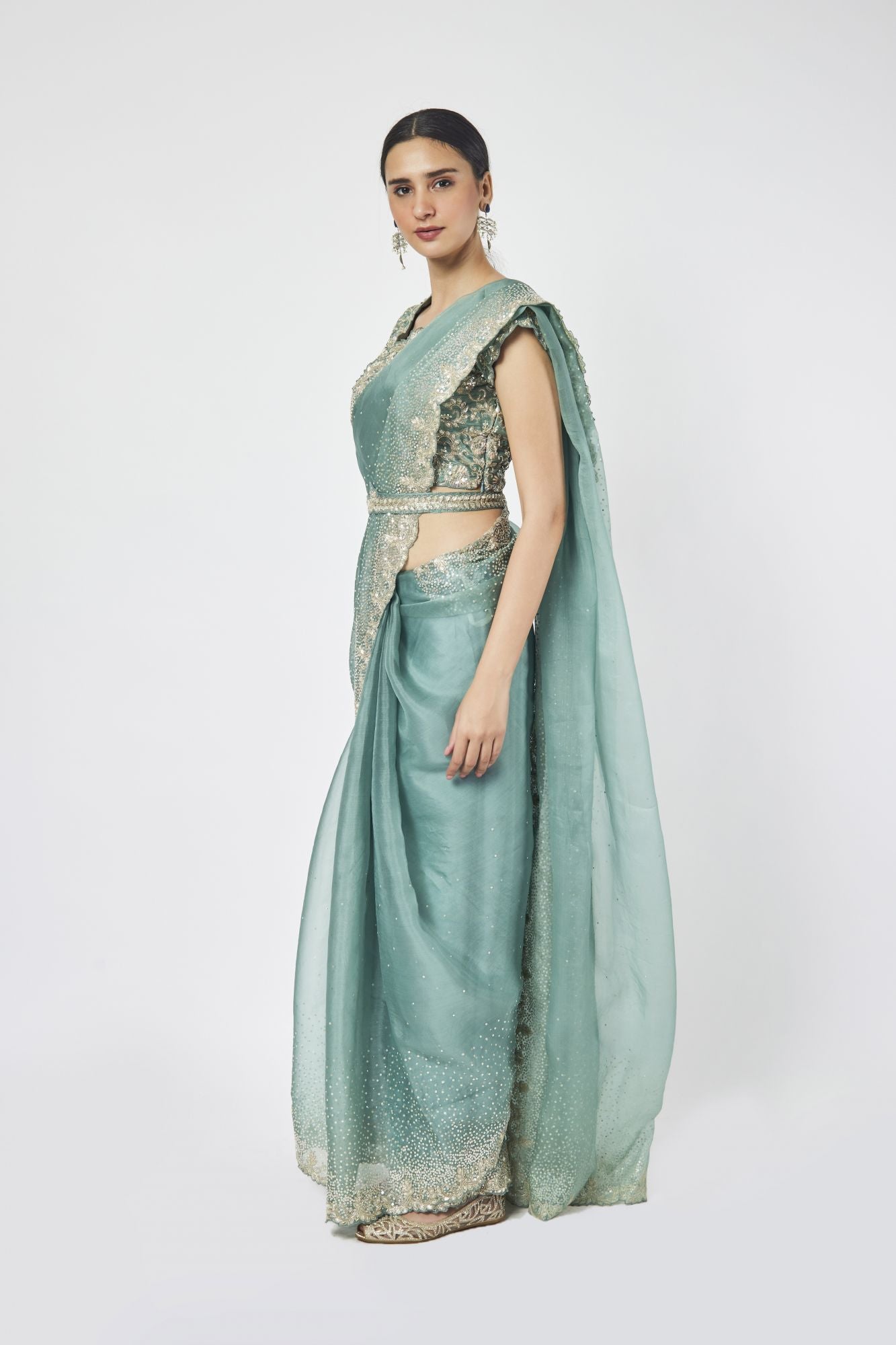 Buy fern green embroidered belted organza saree online in USA with saree blouse. Make a fashion statement on festive occasions and weddings with designer sarees, designer suits, Indian dresses, Anarkali suits, palazzo suits, designer gowns, sharara suits, embroidered sarees from Pure Elegance Indian fashion store in USA.-side