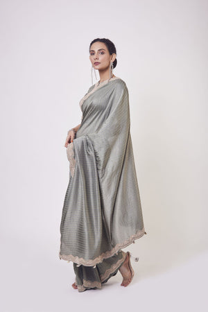 Buy grey zardozi embroidery Russian fabric sari online in USA with blouse. Make a fashion statement on festive occasions and weddings with designer sarees, designer suits, Indian dresses, Anarkali suits, palazzo suits, designer gowns, sharara suits, embroidered sarees from Pure Elegance Indian fashion store in USA.-pallu