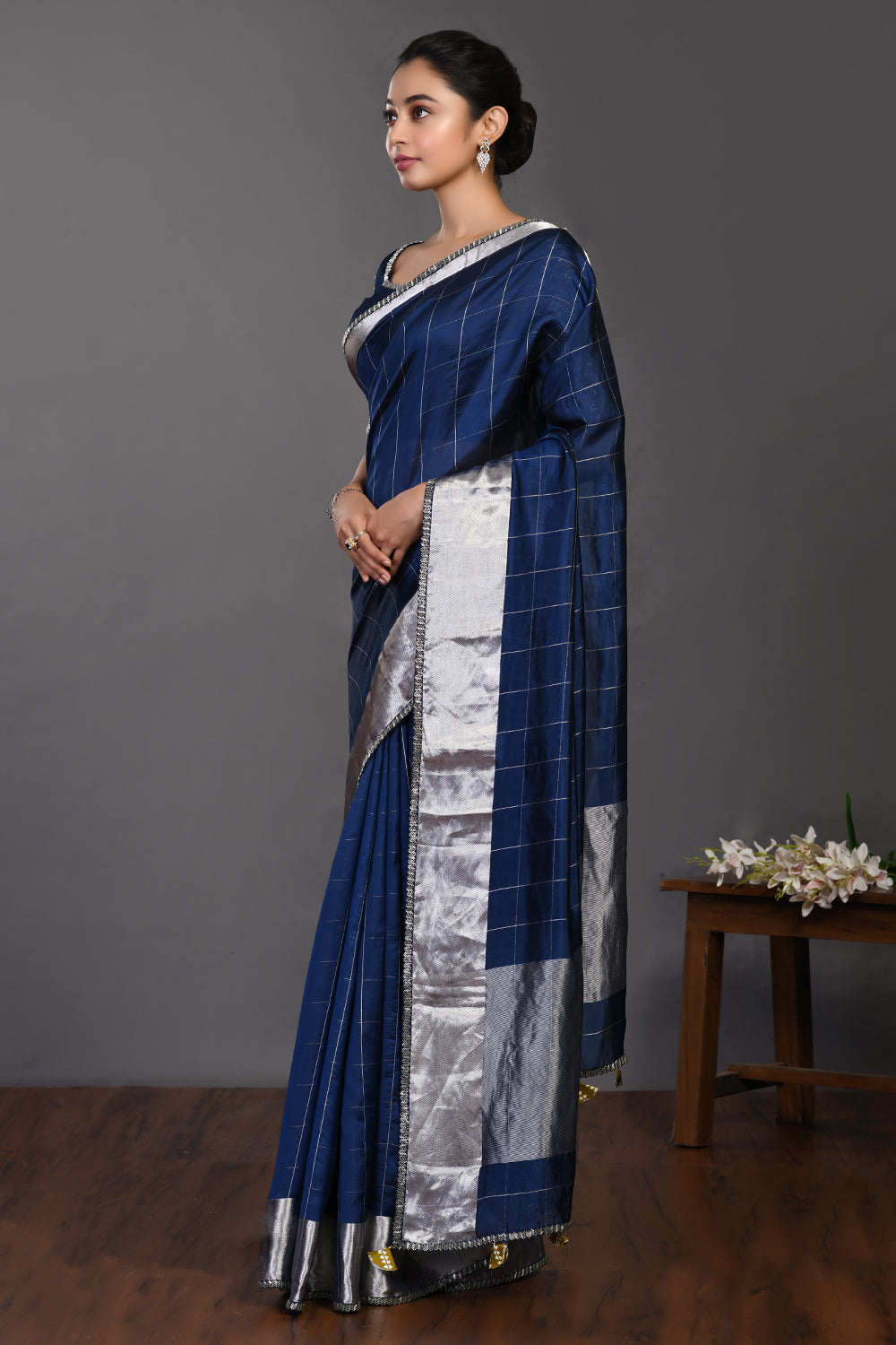Buy beautiful navy blue handloom sari online in USA with silver zari border. Make a fashion statement on festive occasions and weddings with designer sarees, designer suits, Indian dresses, Anarkali suits, palazzo suits, designer gowns, sharara suits, embroidered sarees from Pure Elegance Indian fashion store in USA.-pallu