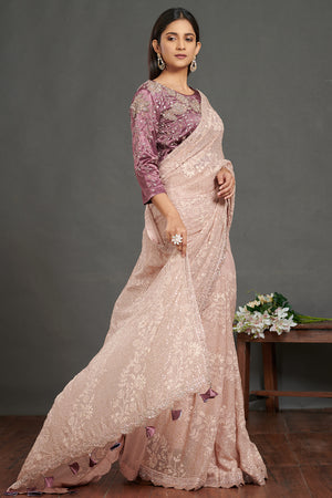 Buy dusty pink chikankari sari online in USA with velvet saree blouse. Make a fashion statement on festive occasions and weddings with designer sarees, designer suits, Indian dresses, Anarkali suits, palazzo suits, designer gowns, sharara suits, embroidered sarees from Pure Elegance Indian fashion store in USA.-pallu