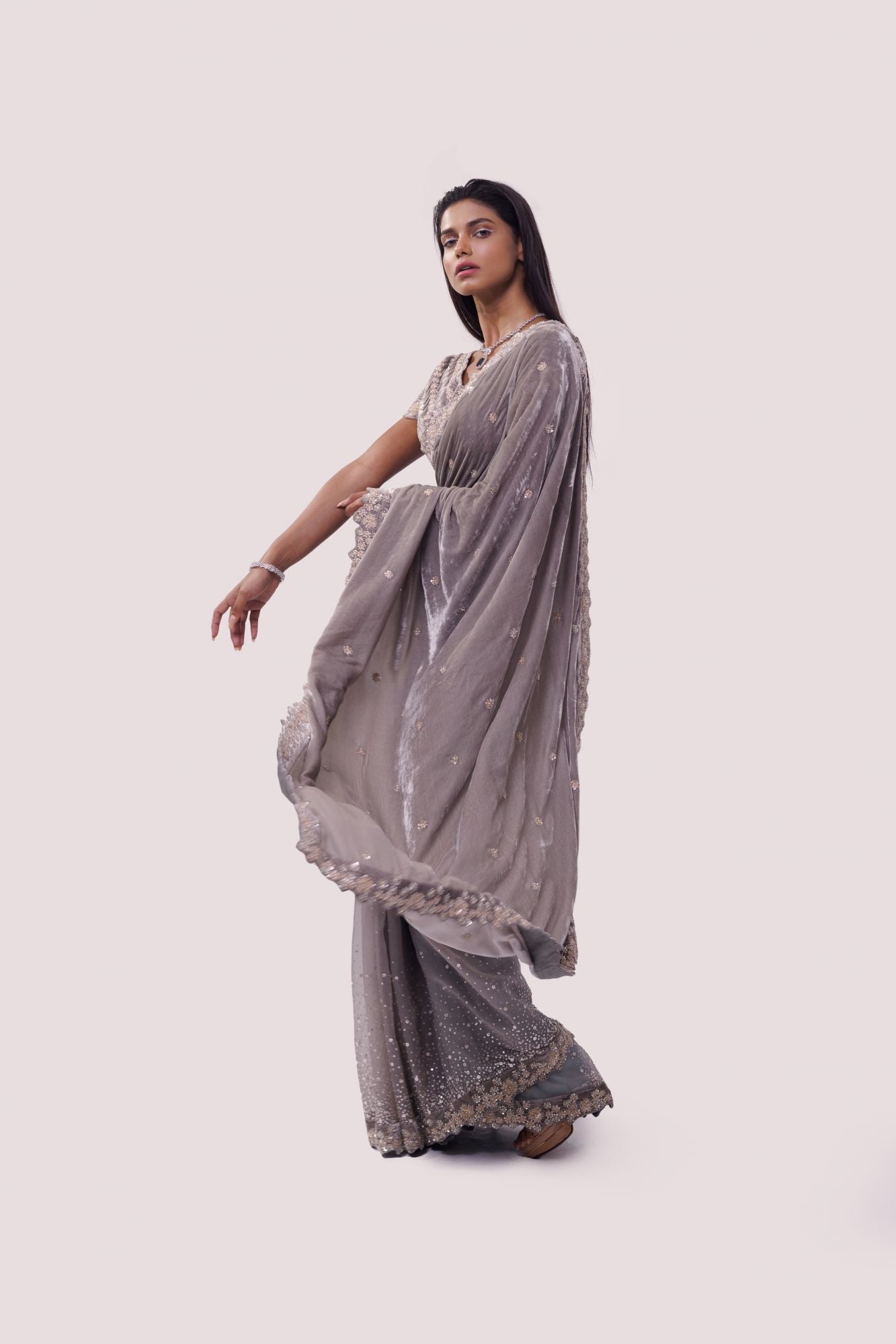 Shop grey embroidered organza and velvet saree online in USA with blouse. Make a fashion statement on festive occasions and weddings with designer sarees, designer suits, Indian dresses, Anarkali suits, palazzo suits, designer gowns, sharara suits, embroidered sarees from Pure Elegance Indian fashion store in USA.-pallu