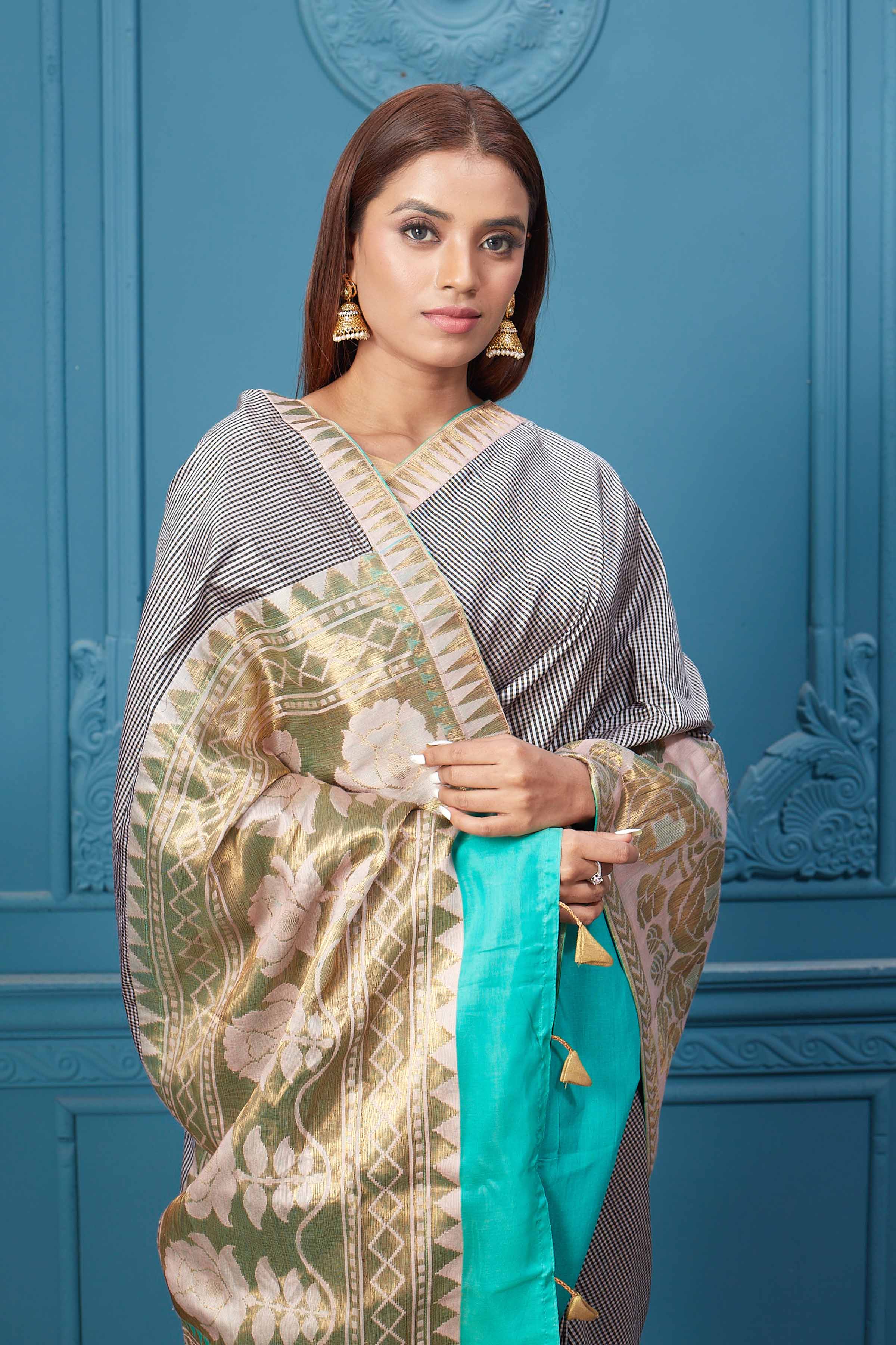 Buy beautiful white and black check Gadhwal silk saree online in USA with golden border. Look your best on festive occasions in latest designer sarees, pure silk saris, Kanchipuram silk sarees, handwoven sarees, tussar silk sarees, embroidered saris from Pure Elegance Indian clothing store in USA.-closeup