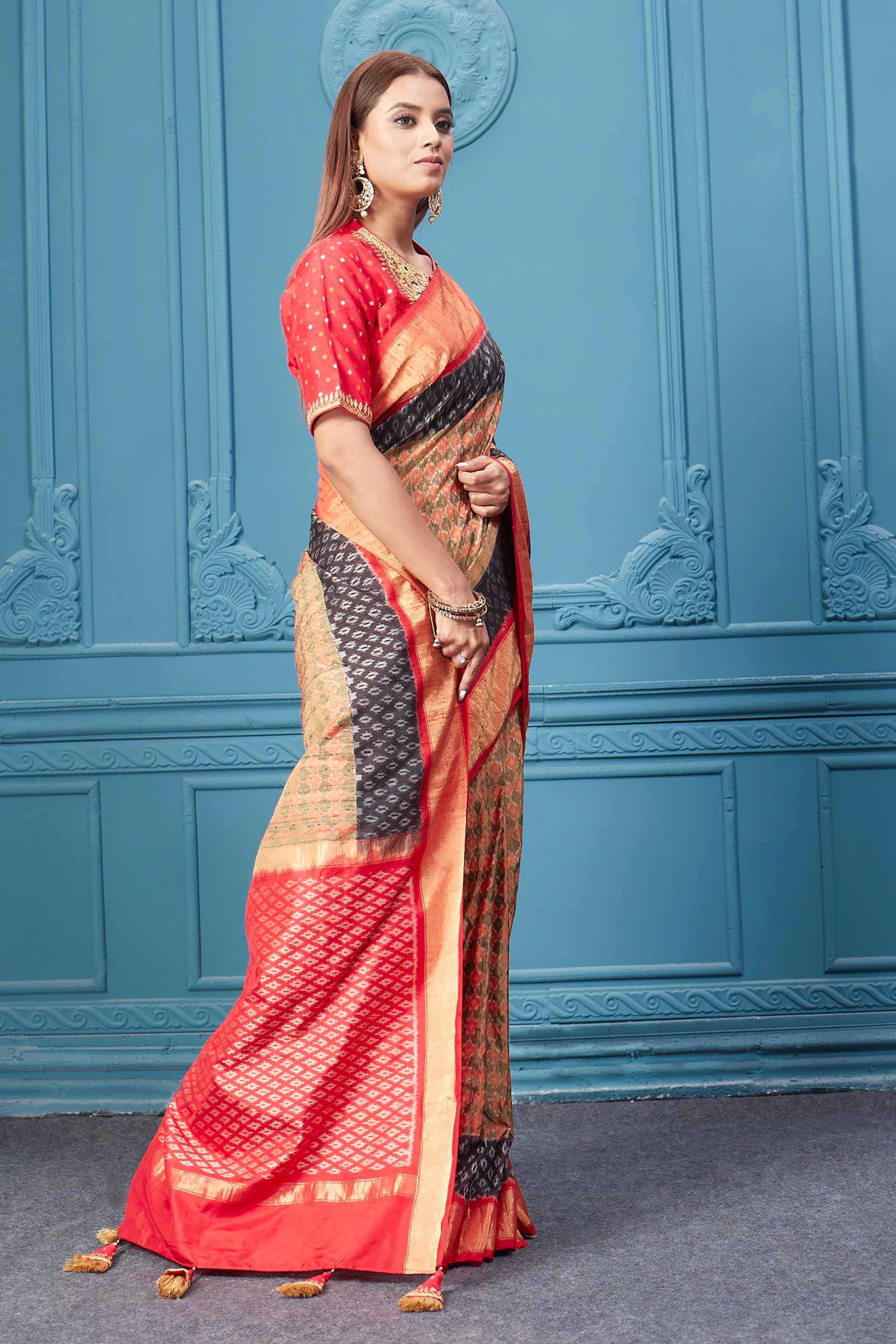 Buy beige Patola silk saree online in USA with embroidered saree blouse. Look royal at weddings and festive occasions in exquisite designer sarees, handwoven sarees, pure silk saris, Banarasi sarees, Kanchipuram silk sarees from Pure Elegance Indian saree store in USA. -side