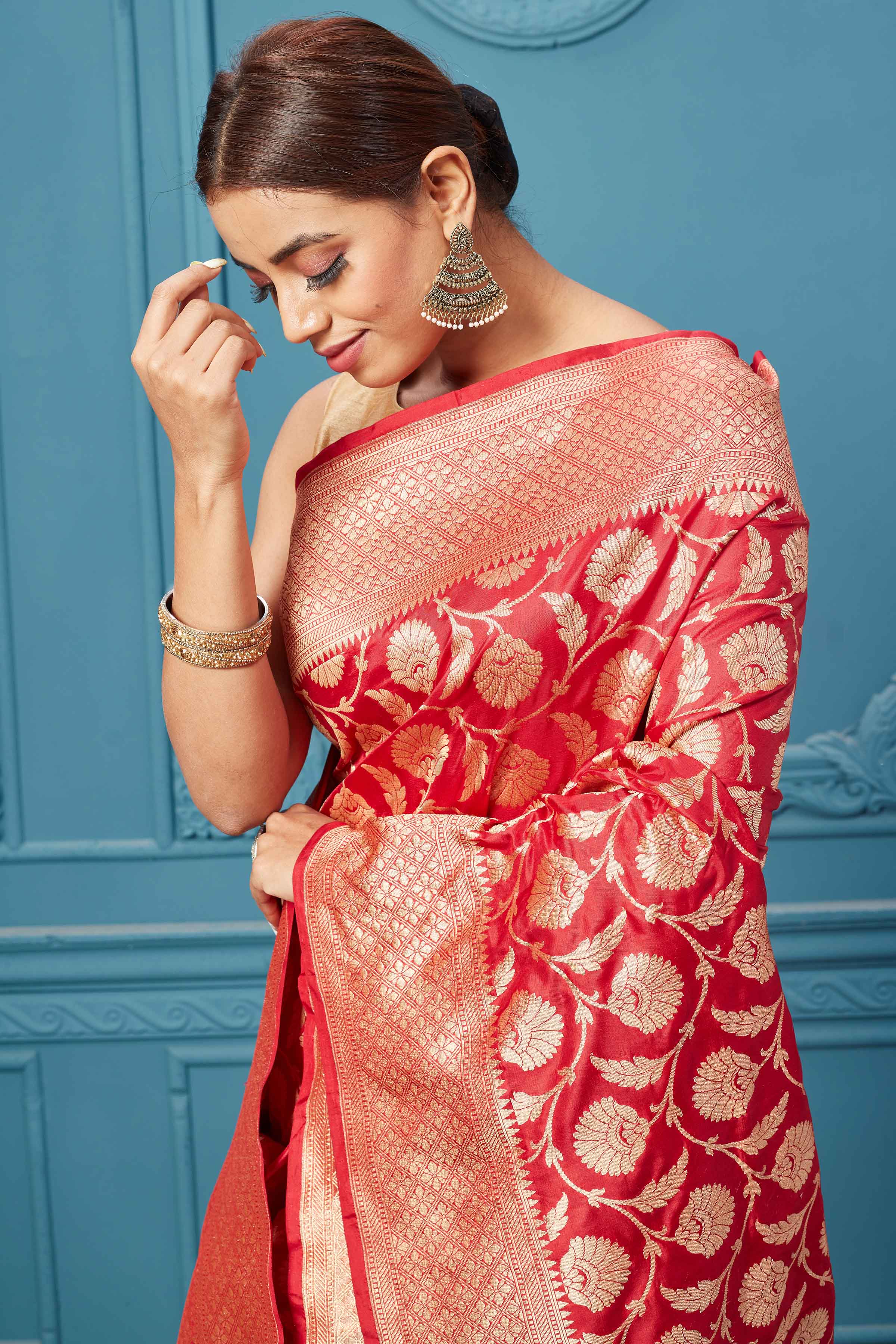 Buy red Katan silk Banarasi saree online in USA with floral zari jaal. Keep your ethnic wardrobe up to date with latest designer saris, pure silk sarees, Kanchipuram silk sarees, handwoven silk sarees, tussar silk sarees, embroidered sarees from Pure Elegance Indian saree store in USA.-closeup
