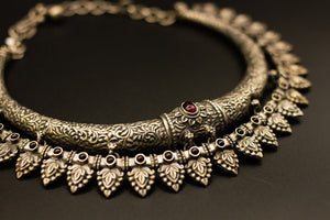 Buy Amrapali oxidized silver hasli necklace online in USA with stones. Raise your ethnic style quotient on special occasions with exquisite Indian jewelry from Pure Elegance Indian clothing store in USA. Enhance your Indian look with silver gold plated jewelry, necklaces, silver jewelry available online.-side