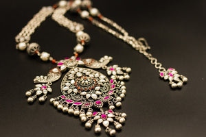 Shop Amrapali stunning glass silver pendant necklace online in USA. Raise your ethnic style quotient on special occasions with exquisite Indian jewelry from Pure Elegance Indian clothing store in USA. Enhance your Indian look with silver gold plated jewelry, necklaces, fashion jewelry available online.-closeup
