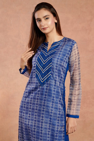 Shop stunning cobalt blue muslin kurta set online in USA with palazzo. Make a fashion statement on festive occasions and weddings with palazzo suits, sharara suits, partywear dresses, salwar suits from Pure Elegance Indian fashion store in USA.-closeup