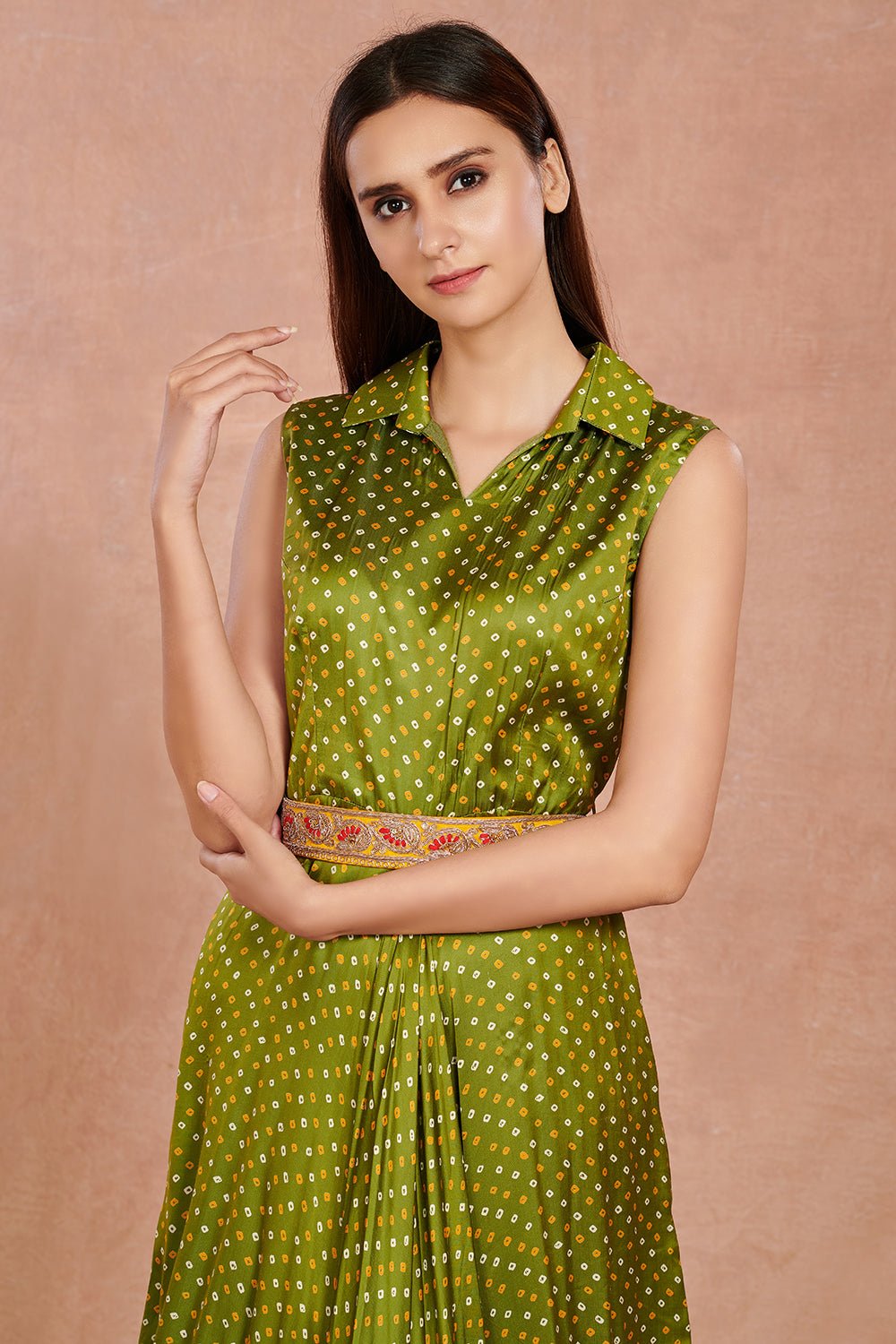 Shop beautiful mehendi green bandhej print jumpsuit online in USA with embroidered belt. Make a fashion statement on festive occasions and weddings with designer suits, Indian dresses, Anarkali suits, palazzo suits, designer gowns, sharara suits from Pure Elegance Indian fashion store in USA.-closeup