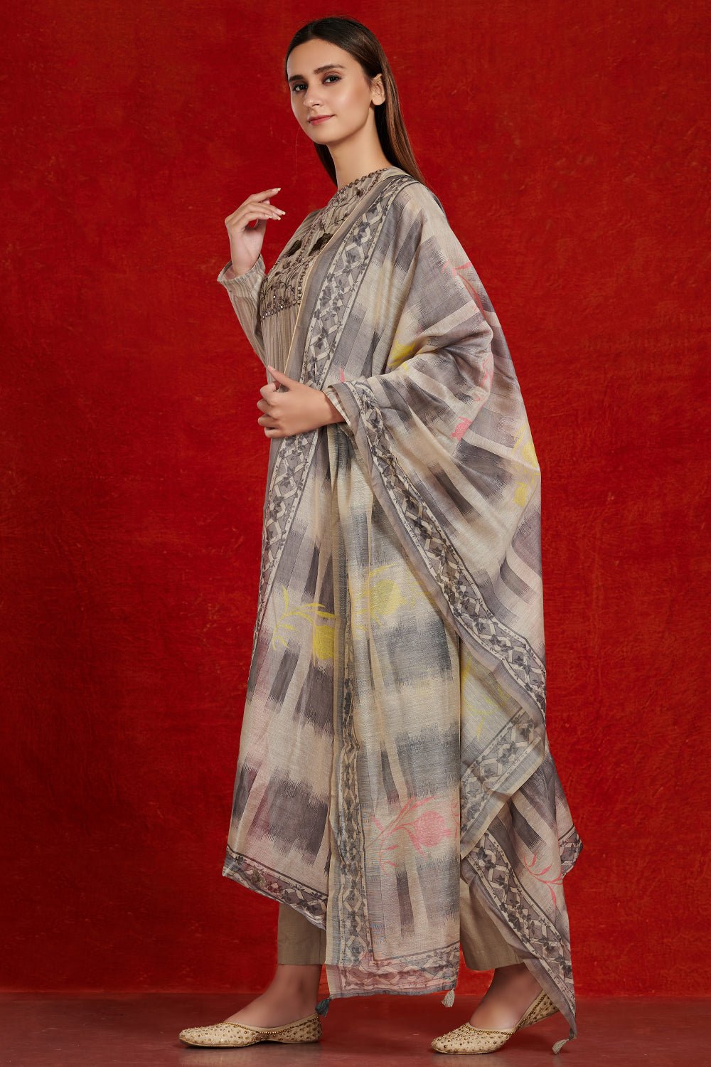 Buy beautiful beige chanderi suit set online in USA with tie and dye dupatta. Make a fashion statement on festive occasions and weddings with palazzo suits, sharara suits, partywear dresses, salwar suits from Pure Elegance Indian fashion store in USA.-side