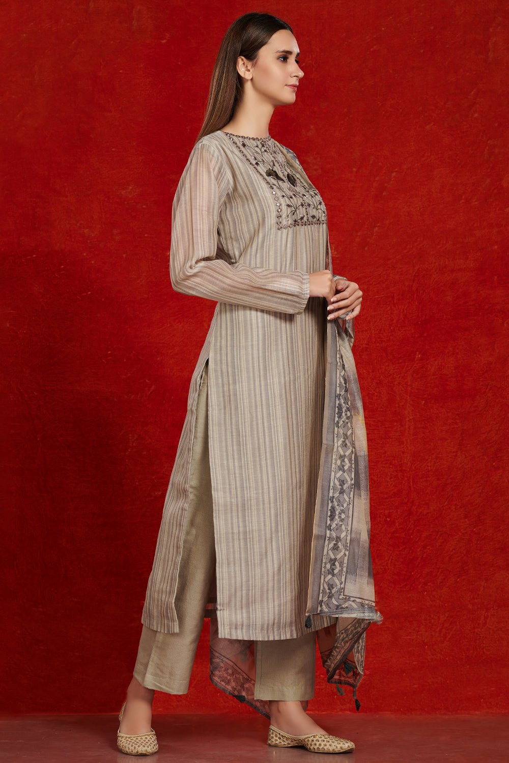 Buy beautiful beige chanderi suit set online in USA with tie and dye dupatta. Make a fashion statement on festive occasions and weddings with palazzo suits, sharara suits, partywear dresses, salwar suits from Pure Elegance Indian fashion store in USA.-right