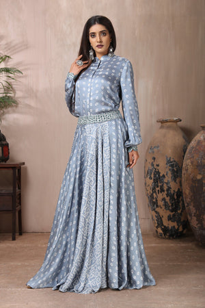 Shop stunning grey Bandhej print skirt set online in USA. Flaunt Indian style at parties and weddings in beautiful designer dresses, salwar suits, Anarkali suits, gowns, palazzo suits from Pure Elegance Indian fashion store in USA.-side