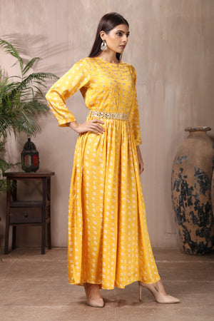 Shop stunning yellow Bandhej print crepe silk jumpsuit online in USA. Flaunt Indian style at parties and weddings in beautiful designer dresses, salwar suits, Anarkali suits, gowns, palazzo suits from Pure Elegance Indian fashion store in USA.-right