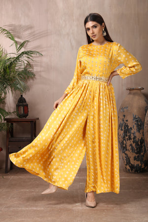 Shop stunning yellow Bandhej print crepe silk jumpsuit online in USA. Flaunt Indian style at parties and weddings in beautiful designer dresses, salwar suits, Anarkali suits, gowns, palazzo suits from Pure Elegance Indian fashion store in USA.-front
