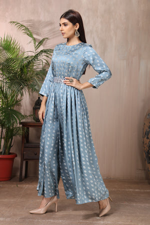 Buy stunning grey Bandhej print crepe silk jumpsuit online in USA. Flaunt Indian style at parties and weddings in beautiful designer dresses, salwar suits, Anarkali suits, gowns, palazzo suits from Pure Elegance Indian fashion store in USA.-side