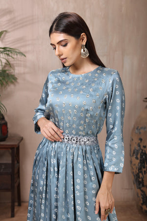 Buy stunning grey Bandhej print crepe silk jumpsuit online in USA. Flaunt Indian style at parties and weddings in beautiful designer dresses, salwar suits, Anarkali suits, gowns, palazzo suits from Pure Elegance Indian fashion store in USA.-closeup