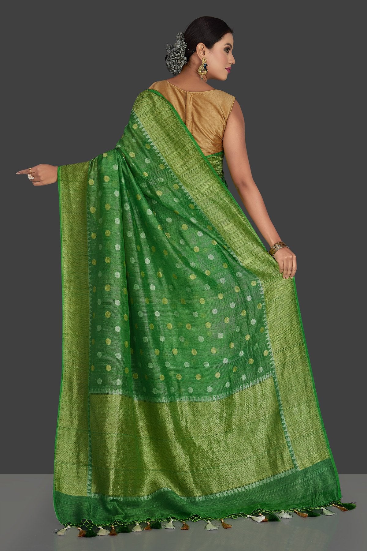 Buy beautiful light green tassar georgette Banarsi sari online in USA with zari border. Radiate elegance with georgette sarees, Banarasi sarees, handwoven sarees from Pure Elegance Indian fashion boutique in USA. We bring a especially curated collection of ethnic sarees for Indian women in USA under one roof!-back