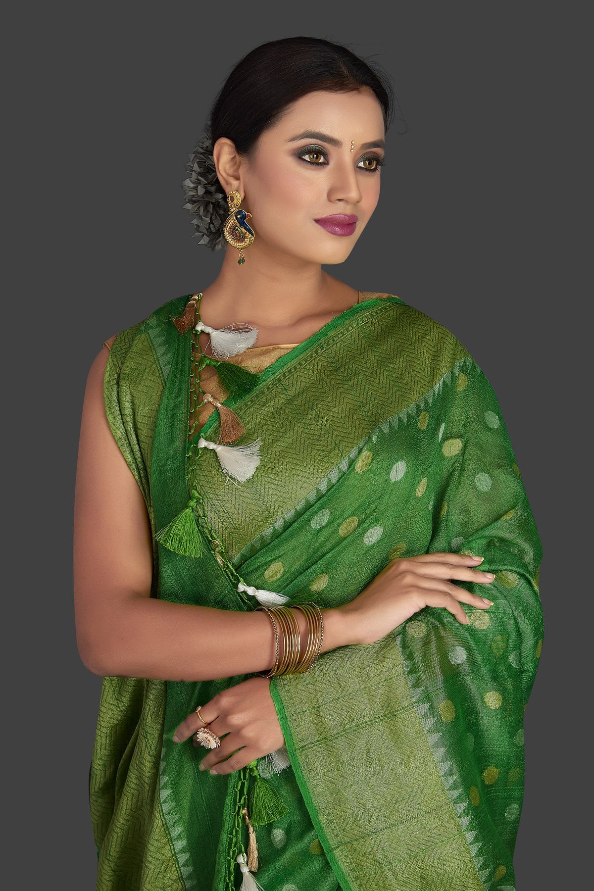Buy beautiful light green tassar georgette Banarsi sari online in USA with zari border. Radiate elegance with georgette sarees, Banarasi sarees, handwoven sarees from Pure Elegance Indian fashion boutique in USA. We bring a especially curated collection of ethnic sarees for Indian women in USA under one roof!-closeup